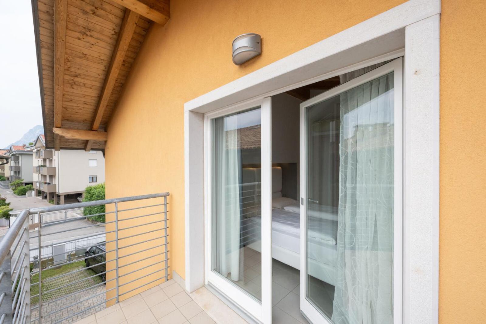 Desiree Aparthotel 3*